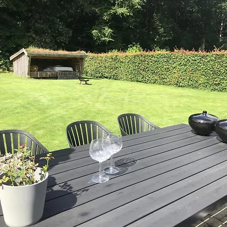 170 M2 Stort Hus Taet Pa Centrum, Mch Og Boxen * Herning